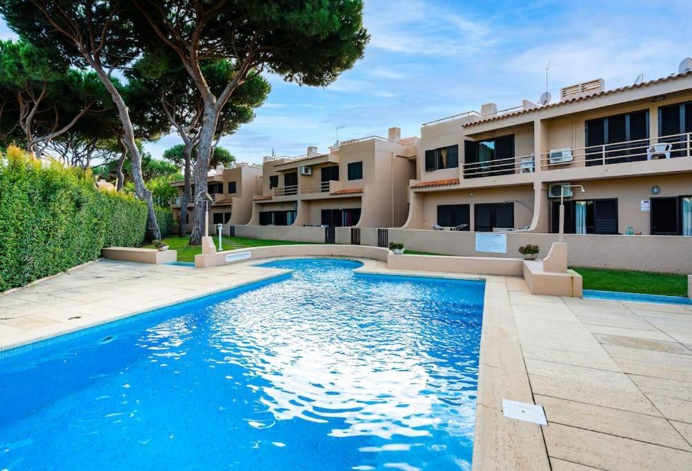 Alegria - Moradia Geminada Para 6 Com Piscina E Perto Dos Golfes Em Vilamoura Villa Quarteira Luaran gambar